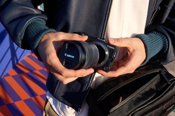 Canon EOS R50 V: Den Perfekta Kameran för Vloggare och Kreatörer