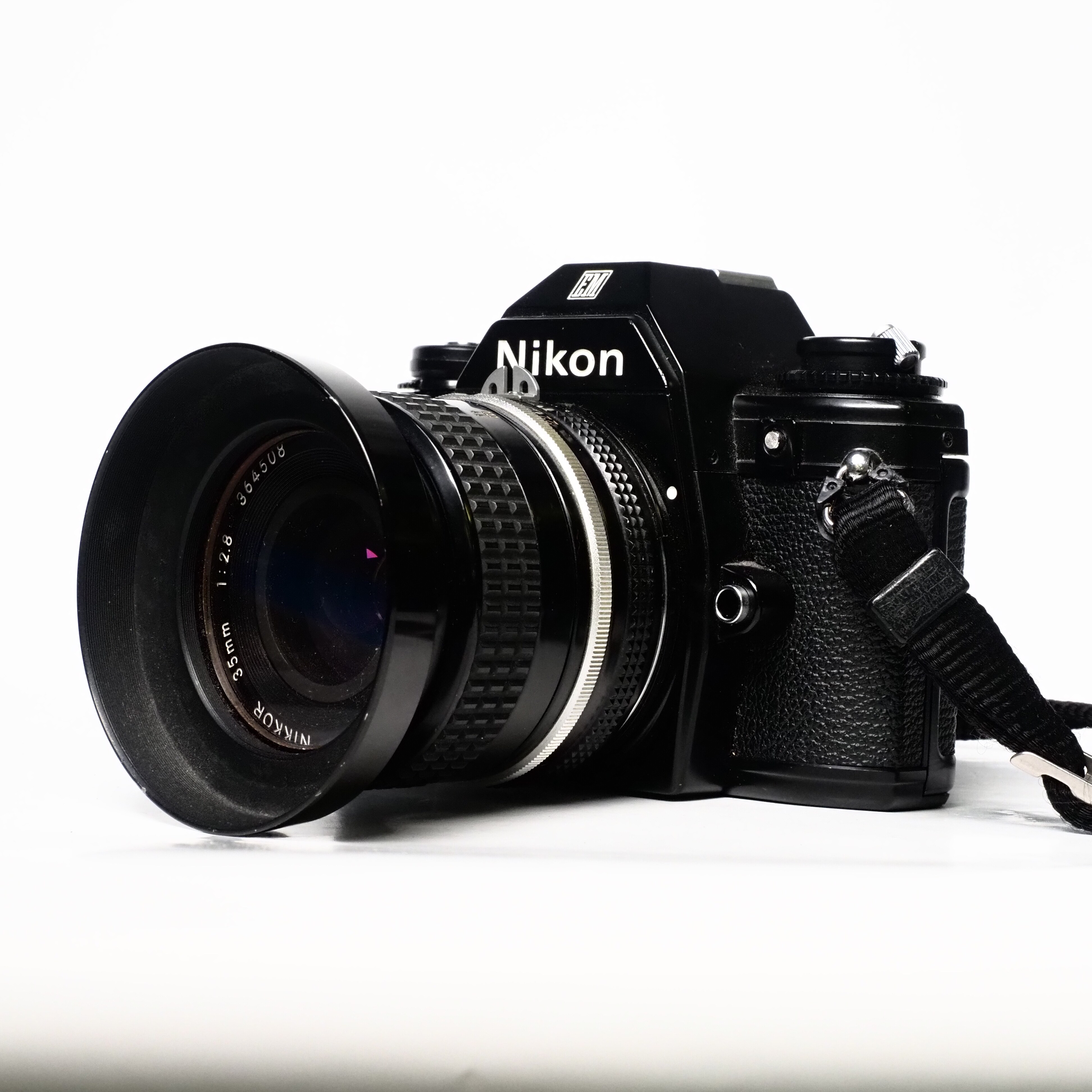 Nikon EM + 35mm f/2,8- BEGAGNAT