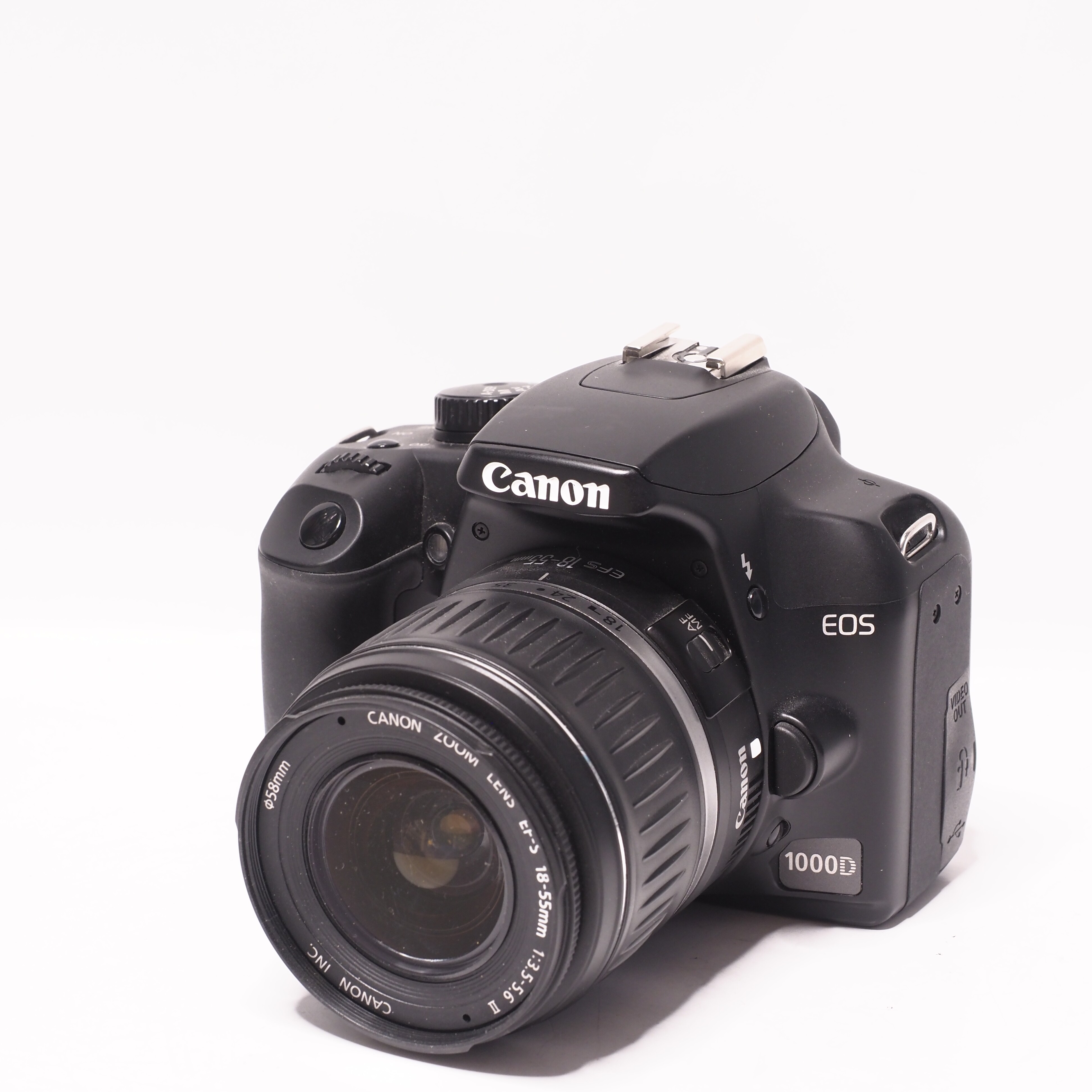 Canon EOS 1000D + Canon EF-S 18-55mm f/3.5-5.6 II - Begagnad