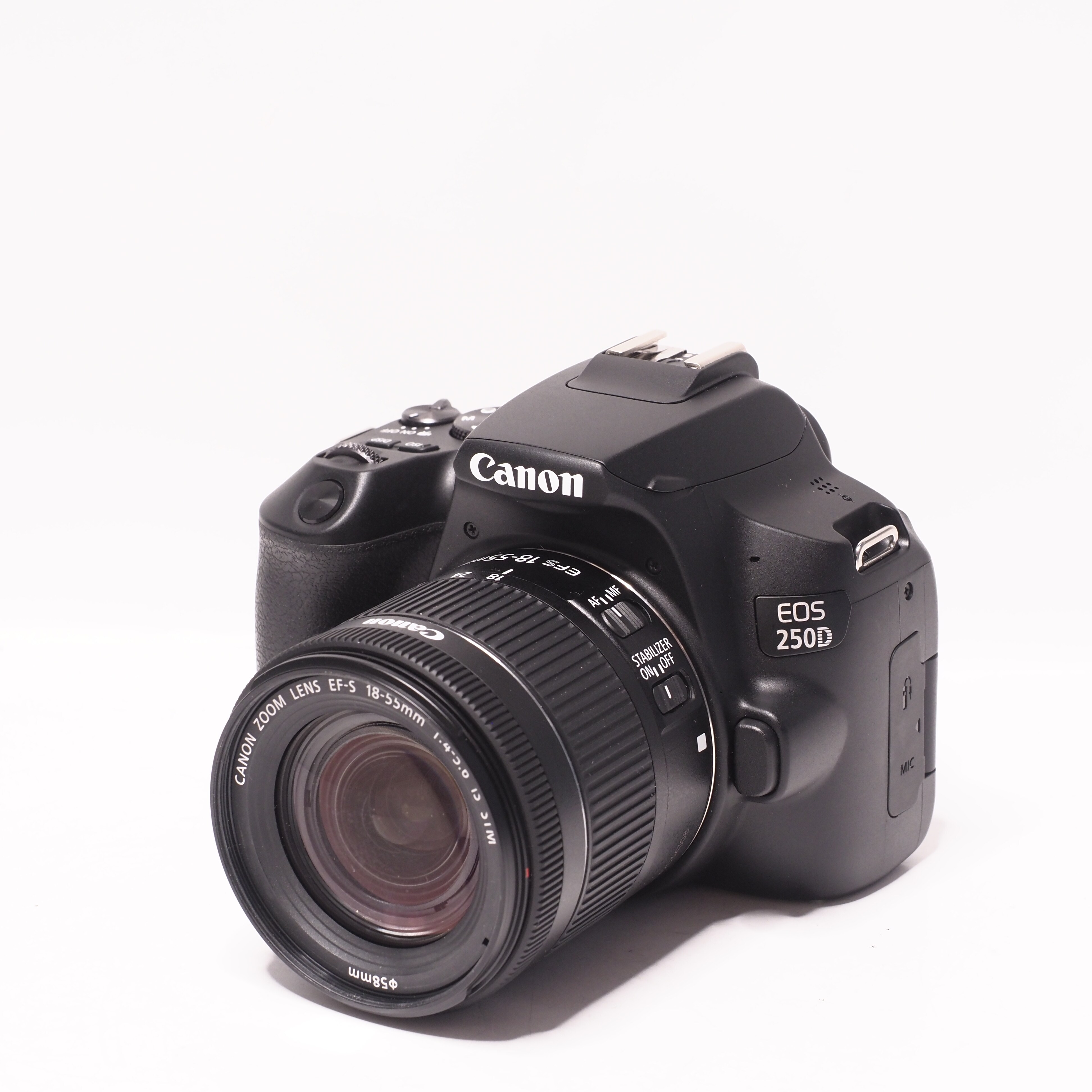 Canon EOS 250D + Canon EF-S 18-55mm f/4-5,6 IS STM - Begagnad