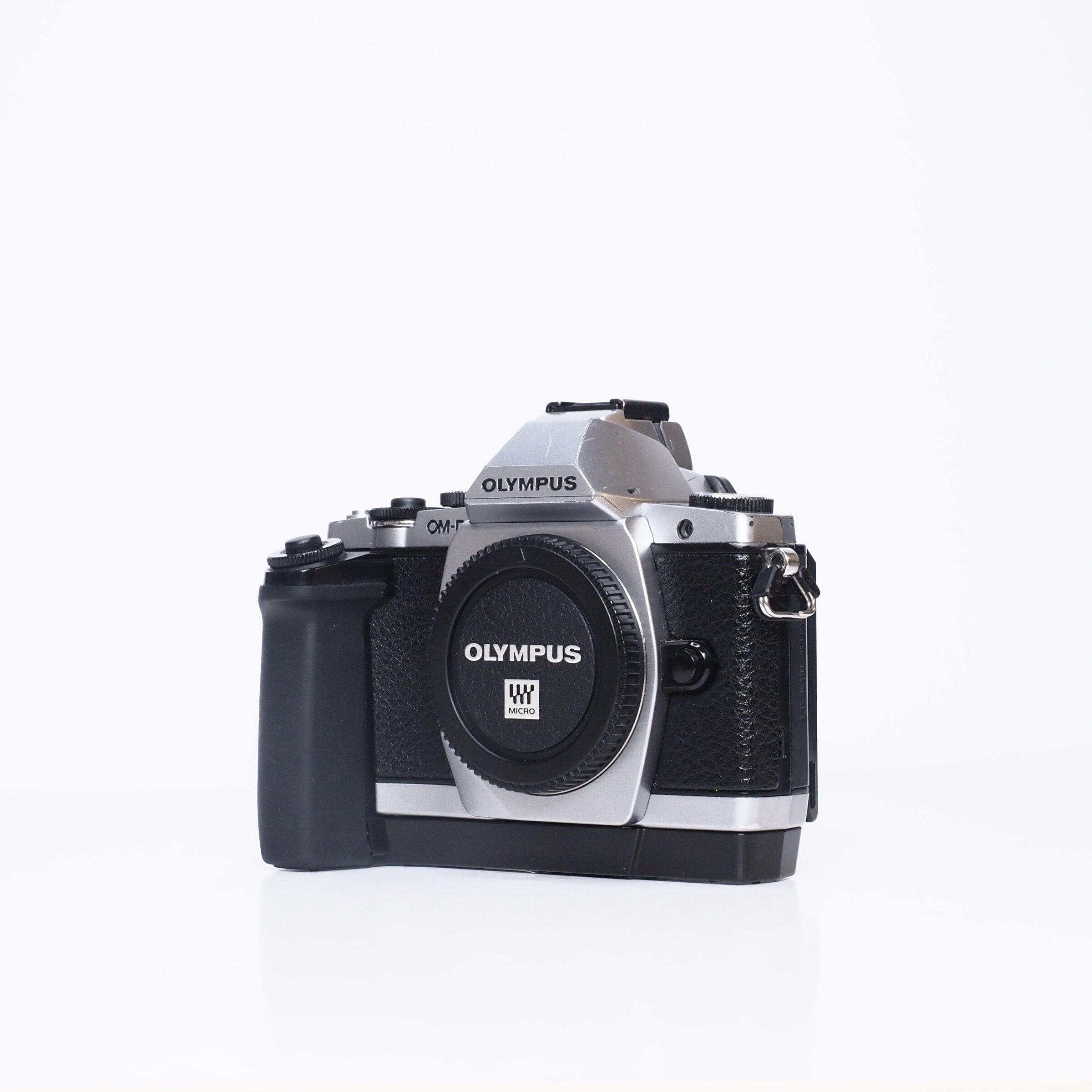 Olympus OM-D E-M5 + HLD-6 handgrepp - begagnad