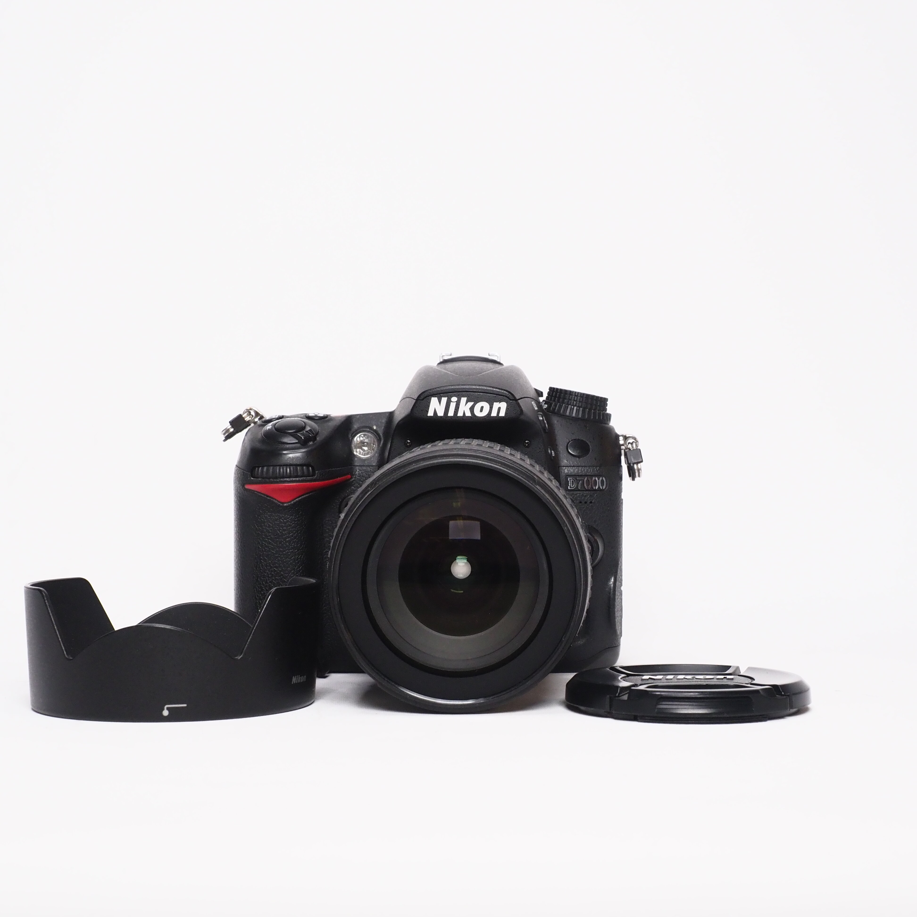 Nikon D7000 + DX 18-105 VR - Begagnad