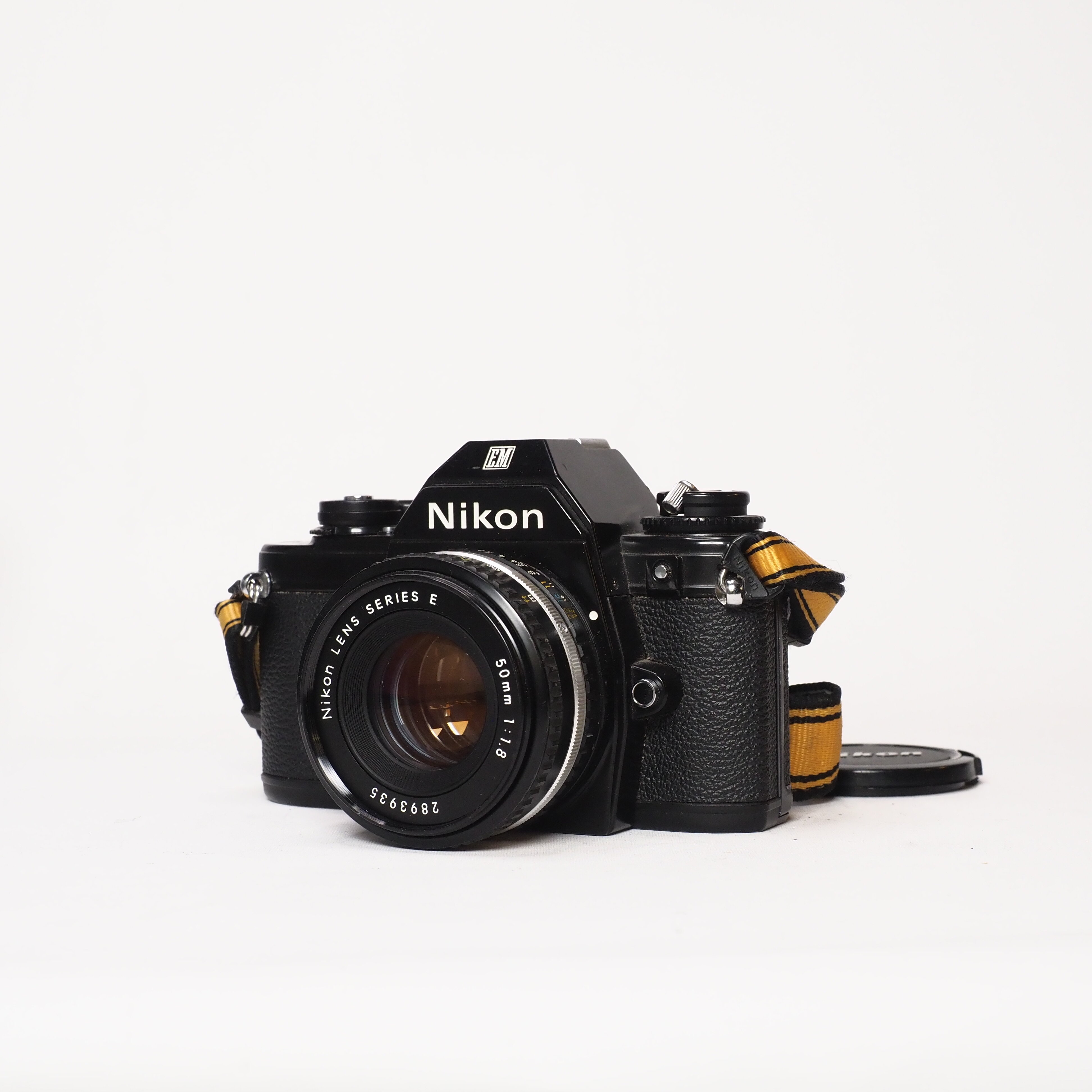 Nikon EM + Nikkor 50mm f/1.8 - Begagnad