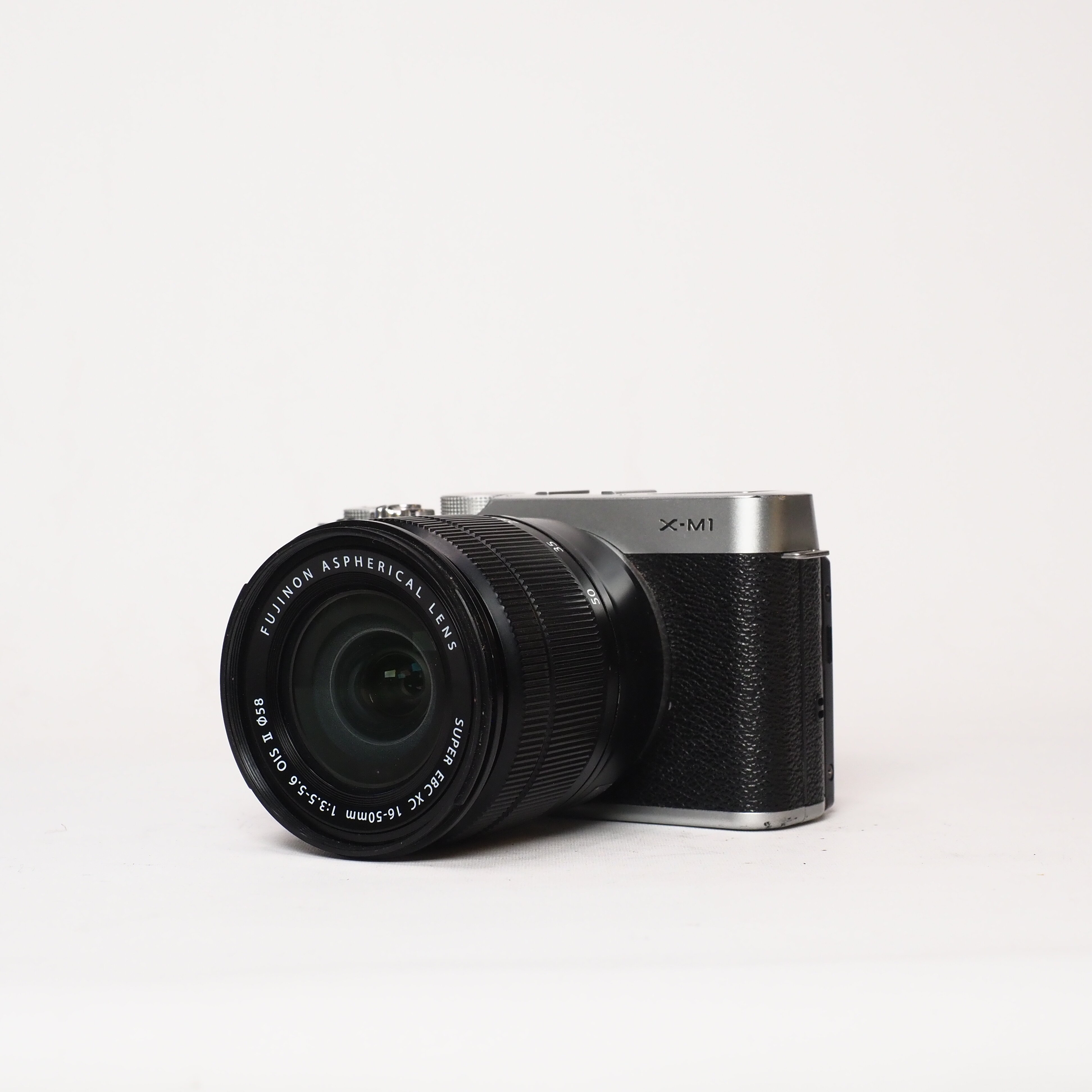 Fujifilm X-M1 + EBC XC 16-50mm f/3,5-5,6 OIS II - Begagnad