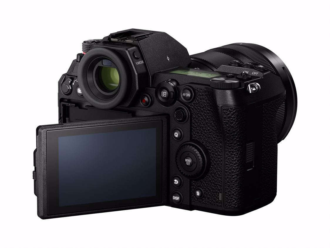 Panasonic LUMIX S1 + S 24-105mm f/4 Macro OIS